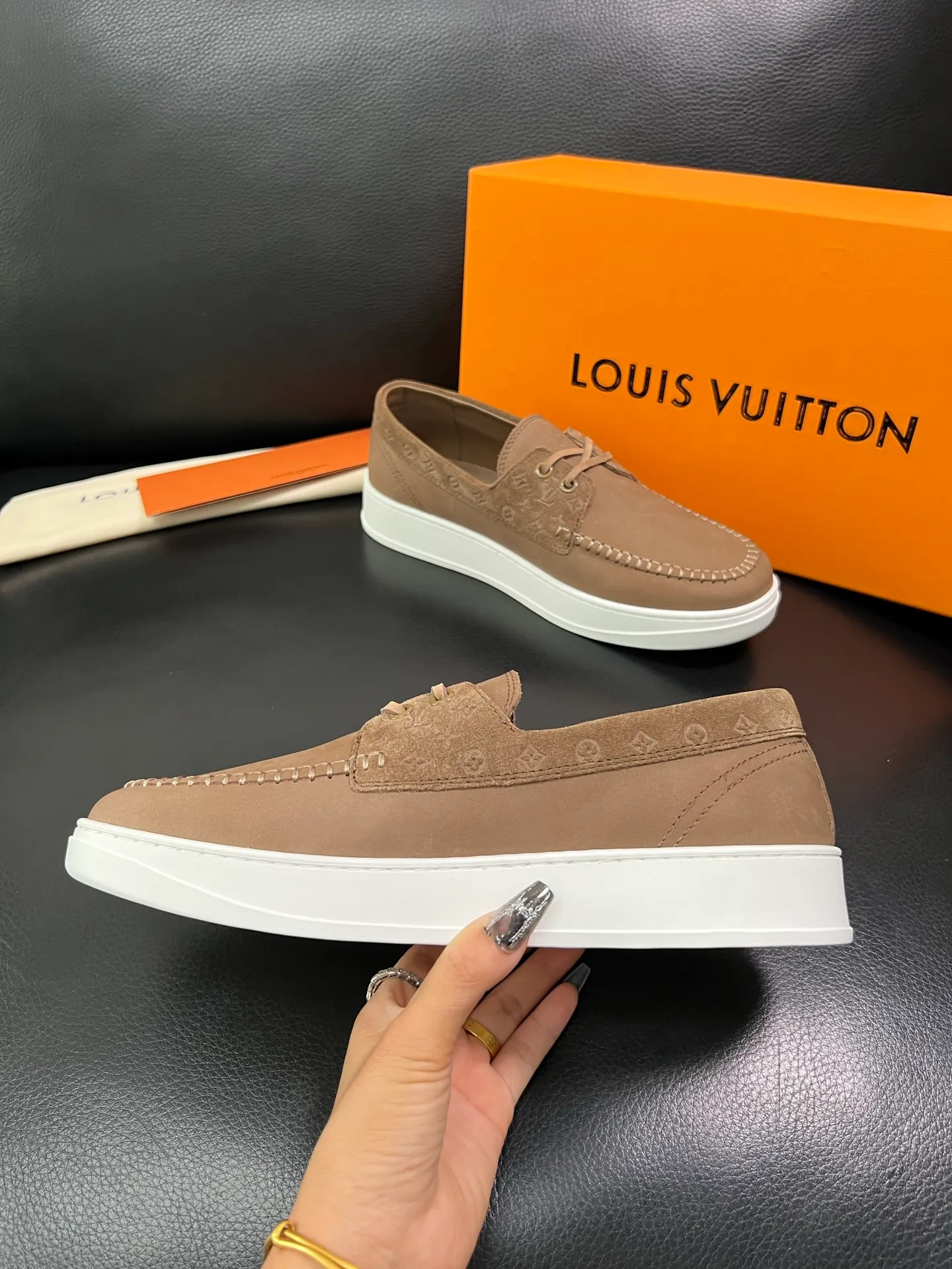 Men's shoes 💰780 Lv top purchasing agent Louis Vuitton, slip-on sports shoes counter synchronization, uppers imported from Italy, high-quality splicing colorful and complex handicrafts, imported cowhide pads are soft and comfortable, soles: original soles specially provided by the original factory, T men's shoes 💰U exclusive movable molded soles are super comfortable, original and single goods, high quality, you can go in and out of the counter at will, welcome to compare, code number 39-44 (customized 38 45)85856